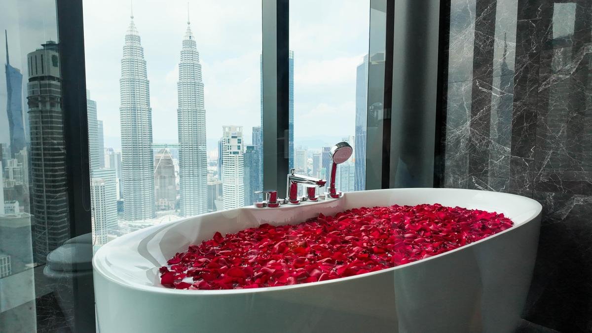 Luxury Two-Bedroom Apartment with Bathtub KLCC View